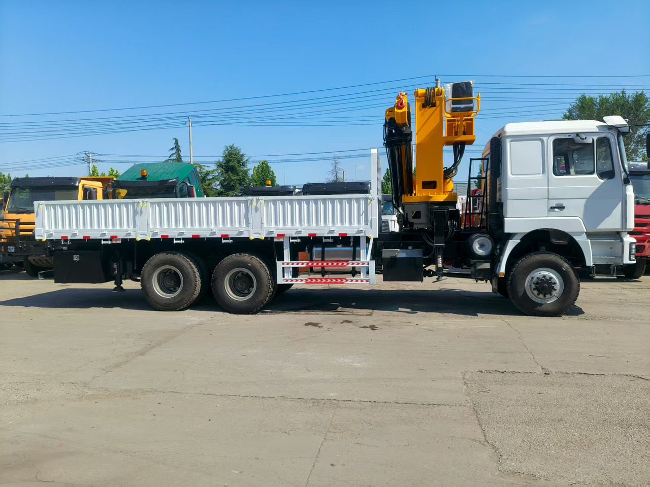 SHACMAN Truck Counted Crane 6x4 Click for Discount - Camión volquete: foto 2 SHACMAN Truck Counted Crane 6x4 Click for Discount - Camión volquete: foto 2