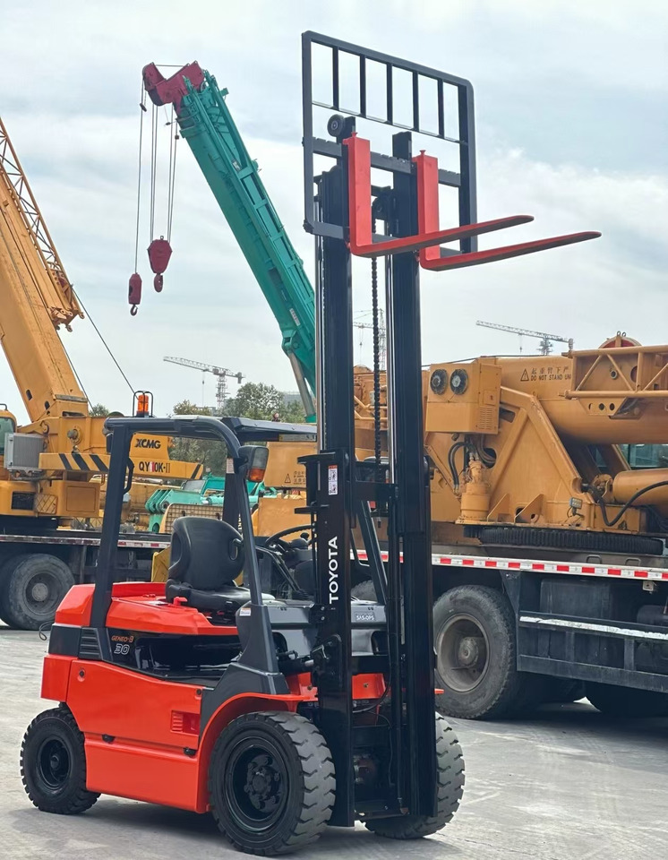 TOYOTA 3Ton Forklift Click for Discount - Carretilla elevadora eléctrica: foto 5 TOYOTA 3Ton Forklift Click for Discount - Carretilla elevadora eléctrica: foto 5