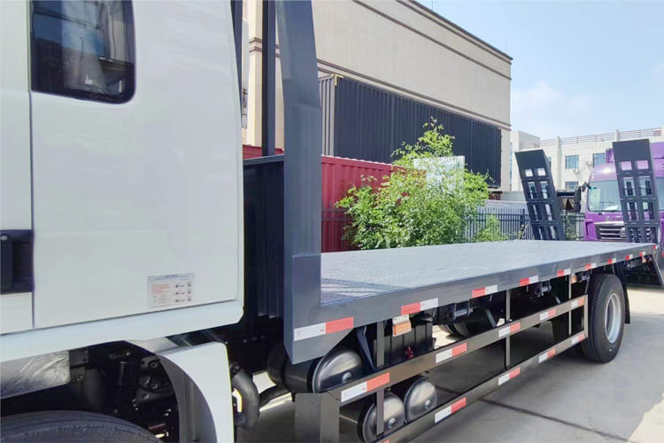 SHACMAN SHACMAN L3000 4x2 Light Cargo Truck with Rear Loading Ramp - Camión caja abierta: foto 3 SHACMAN SHACMAN L3000 4x2 Light Cargo Truck with Rear Loading Ramp - Camión caja abierta: foto 3