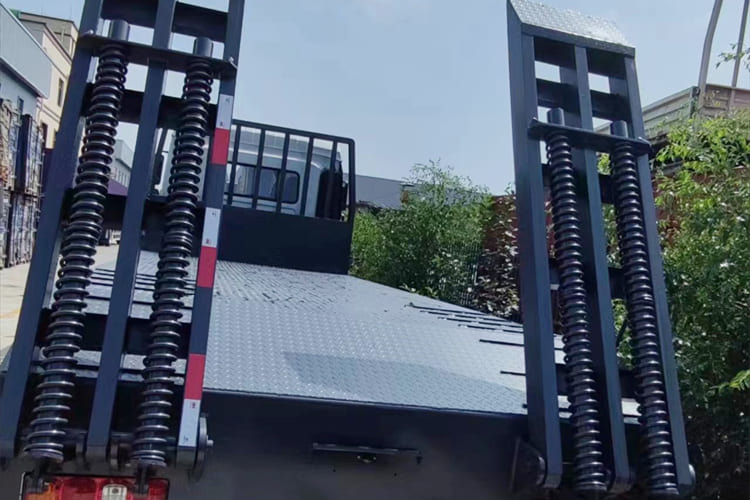 SHACMAN SHACMAN L3000 4x2 Light Cargo Truck with Rear Loading Ramp - Camión caja abierta: foto 5 SHACMAN SHACMAN L3000 4x2 Light Cargo Truck with Rear Loading Ramp - Camión caja abierta: foto 5