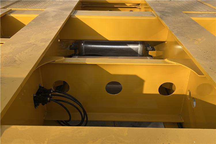 TITAN 20/40FT Terminal Trailer for Sale In Uganda - Semirremolque portacontenedore/ Intercambiable: foto 2 TITAN 20/40FT Terminal Trailer for Sale In Uganda - Semirremolque portacontenedore/ Intercambiable: foto 2