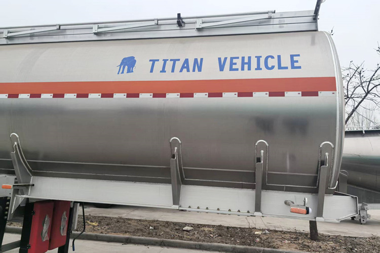 TITAN 3 Axle 42000liter Aluminum Tanker Trailer for Sale in Mali - Semirremolque cisterna: foto 3 TITAN 3 Axle 42000liter Aluminum Tanker Trailer for Sale in Mali - Semirremolque cisterna: foto 3