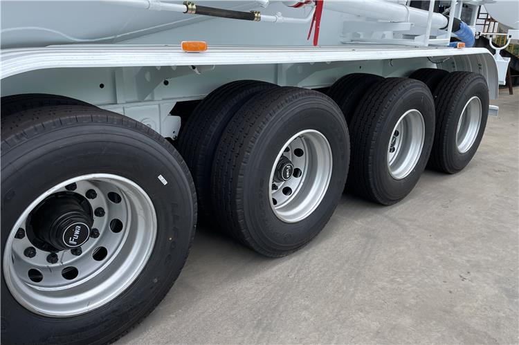 TITAN 4 Axle Bulker Cement Tanker Trailer for Sale In Zambia - Semirremolque cisterna: foto 5 TITAN 4 Axle Bulker Cement Tanker Trailer for Sale In Zambia - Semirremolque cisterna: foto 5