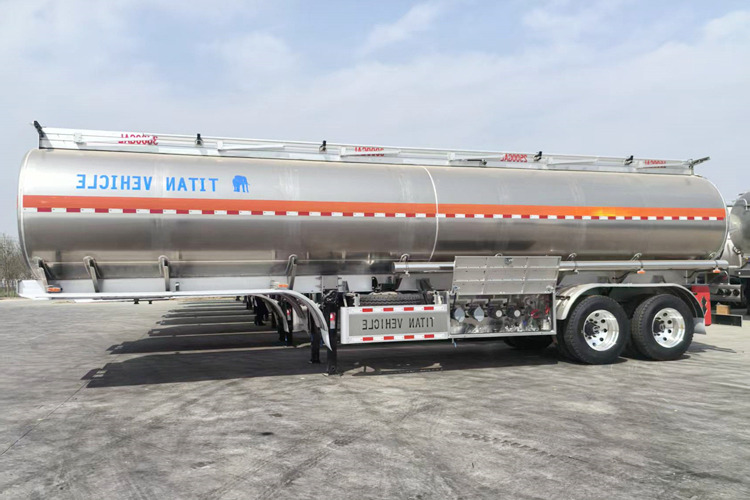 TITAN Aluminum Tanker Trailer for Sale in Malawi - Semirremolque cisterna: foto 3 TITAN Aluminum Tanker Trailer for Sale in Malawi - Semirremolque cisterna: foto 3
