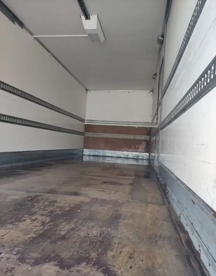 MAN TGM 18.290 kontener , winda - Camión caja cerrada: foto 5 MAN TGM 18.290 kontener , winda - Camión caja cerrada: foto 5