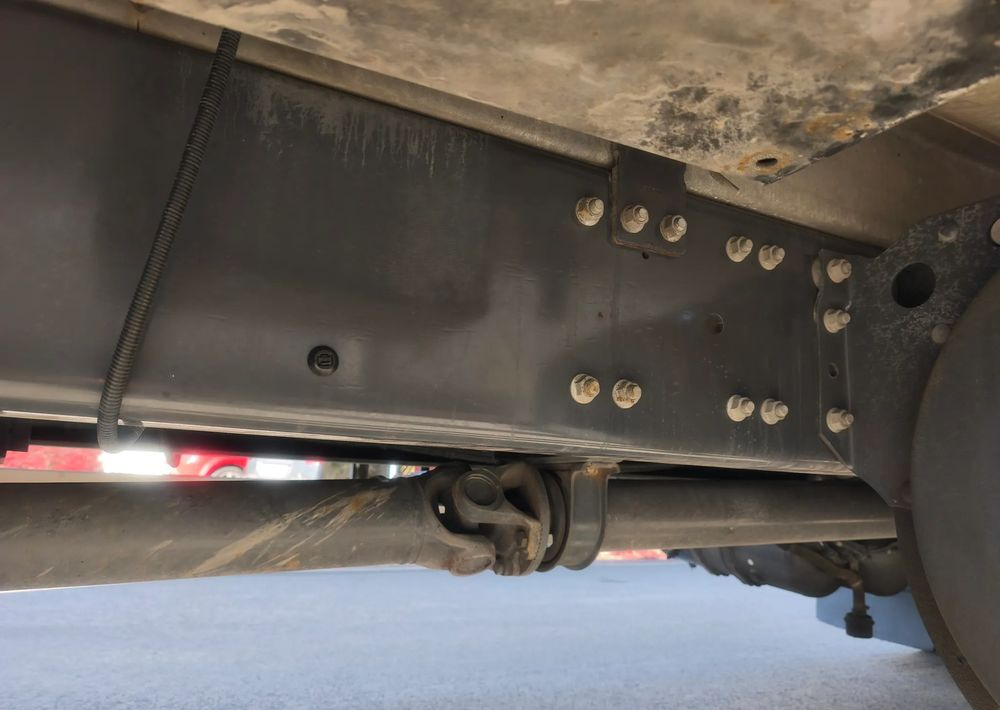 Renault GAMA D 18.320  chłodnia izoterma 19 palet - Camión frigorífico: foto 4 Renault GAMA D 18.320  chłodnia izoterma 19 palet - Camión frigorífico: foto 4