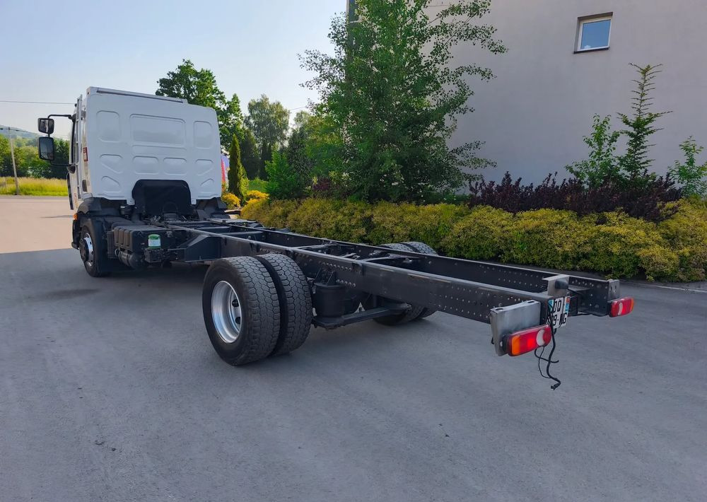 Renault Gama D 16.250 rama do zabudowy poduszka blokada mostu - Camión chasis: foto 4 Renault Gama D 16.250 rama do zabudowy poduszka blokada mostu - Camión chasis: foto 4