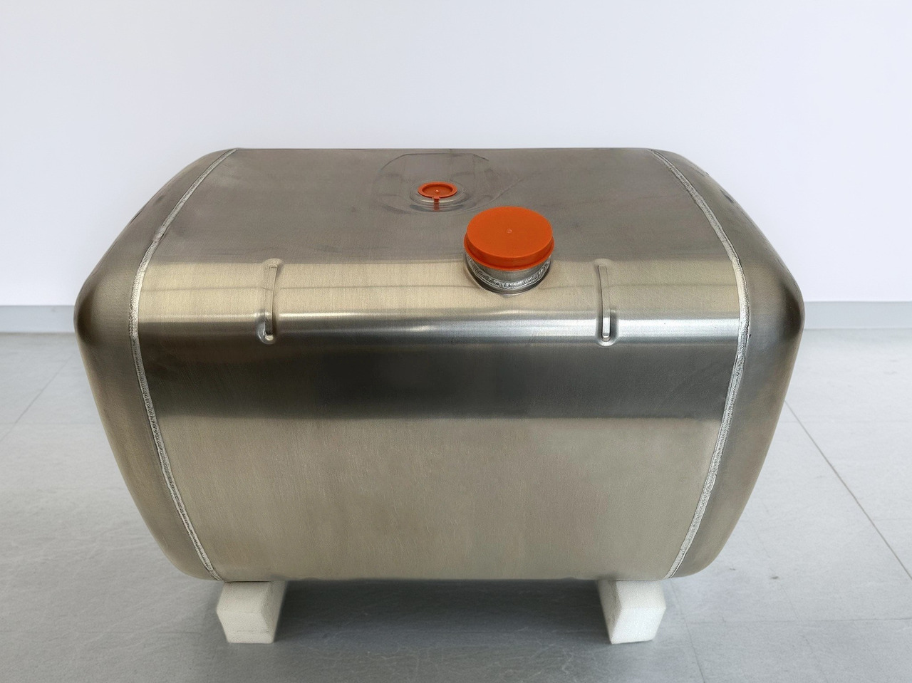 MERCEDES-BENZ - Depósito de combustible: foto 1 MERCEDES-BENZ - Depósito de combustible: foto 1