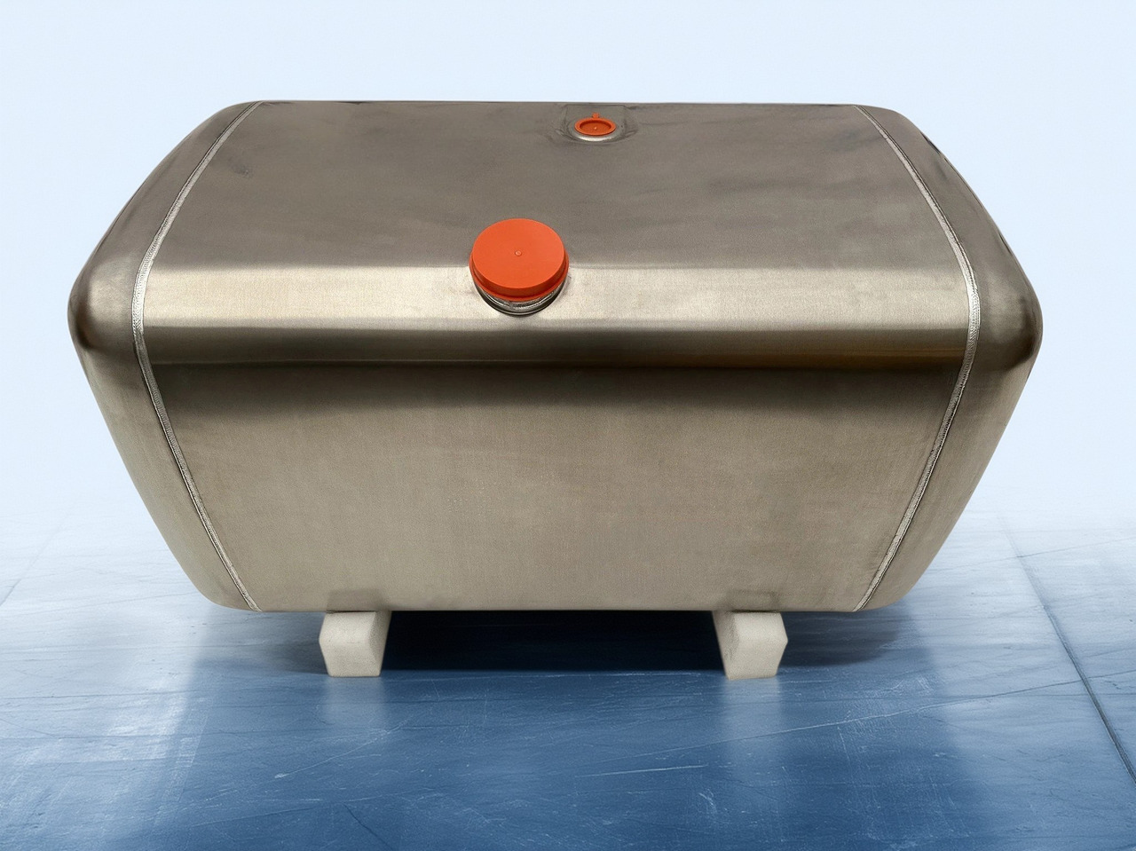 MERCEDES-BENZ - Depósito de combustible: foto 1 MERCEDES-BENZ - Depósito de combustible: foto 1