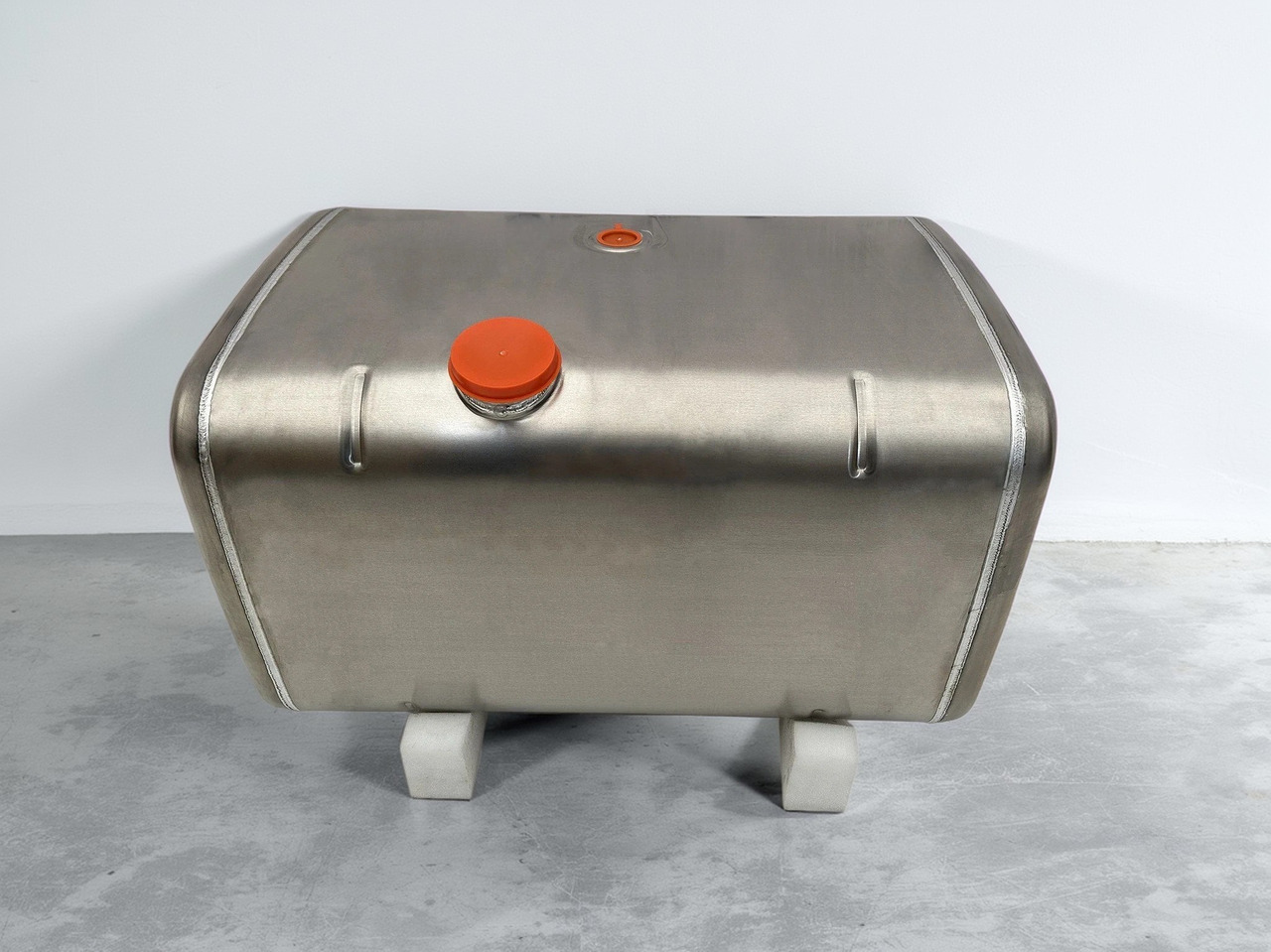 MERCEDES-BENZ - Depósito de combustible: foto 1 MERCEDES-BENZ - Depósito de combustible: foto 1