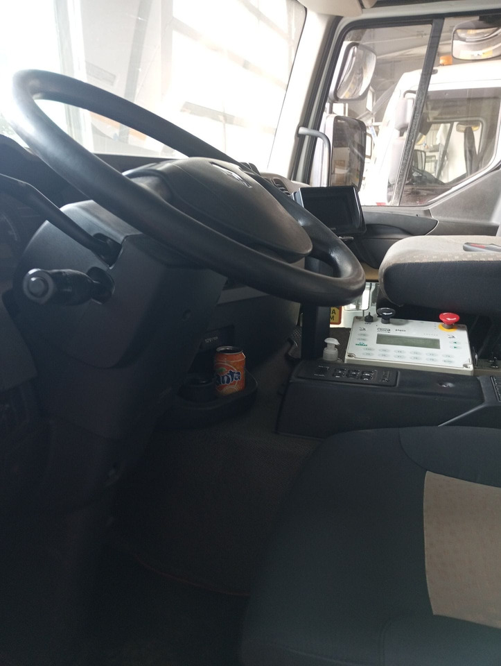 BOM de marque Renault 310 DXI - benne SEMAT bi compartiment - boite de vitesse récente de 5000 km - 2 pneus neufs - dernier passage aux mines en septembre 2023 - arrêt de circulation octobre 2023 - ba - Camión de basura: foto 2 BOM de marque Renault 310 DXI - benne SEMAT bi compartiment - boite de vitesse récente de 5000 km - 2 pneus neufs - dernier passage aux mines en septembre 2023 - arrêt de circulation octobre 2023 - ba - Camión de basura: foto 2