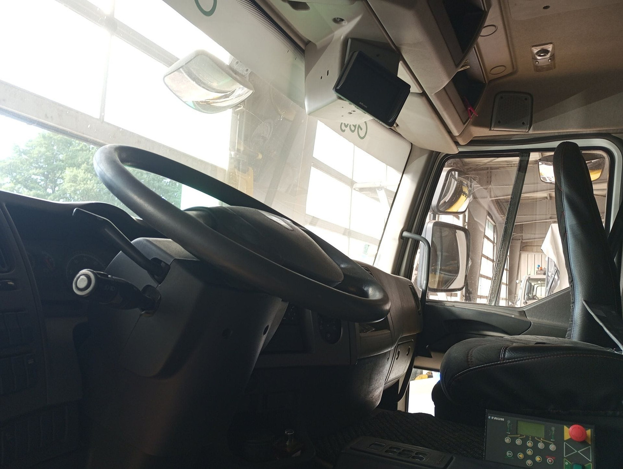 BOM de marque Renault 320 DXI- Benne FAUN Turbo changée en août 2023 - fuite hydraulique avant passage aux mines - arrêt de circulation octobre 2023 - batterie HS - état correct - factures disponibles - Camión de basura: foto 4 BOM de marque Renault 320 DXI- Benne FAUN Turbo changée en août 2023 - fuite hydraulique avant passage aux mines - arrêt de circulation octobre 2023 - batterie HS - état correct - factures disponibles - Camión de basura: foto 4