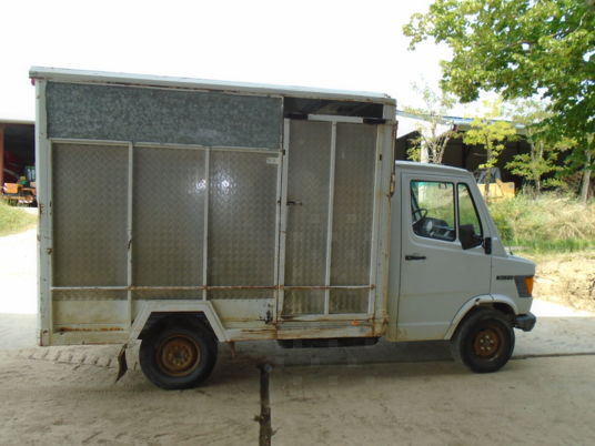 Mercedes 307D - Camión transporte de ganado: foto 4 Mercedes 307D - Camión transporte de ganado: foto 4