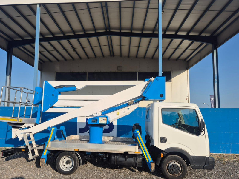Usado SOCAGE DA320 sobre NISSAN CABSTAR 35.12 - Plataforma elevadora: foto 1 Usado SOCAGE DA320 sobre NISSAN CABSTAR 35.12 - Plataforma elevadora: foto 1