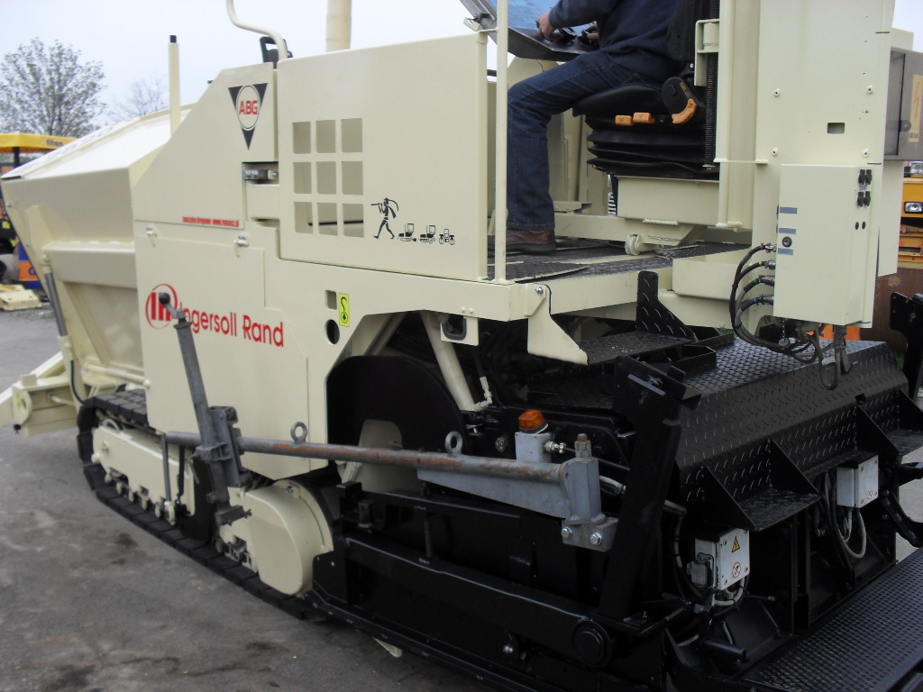 ABG TITAN 2820 - Pavimentadora de asfalto: foto 1 ABG TITAN 2820 - Pavimentadora de asfalto: foto 1