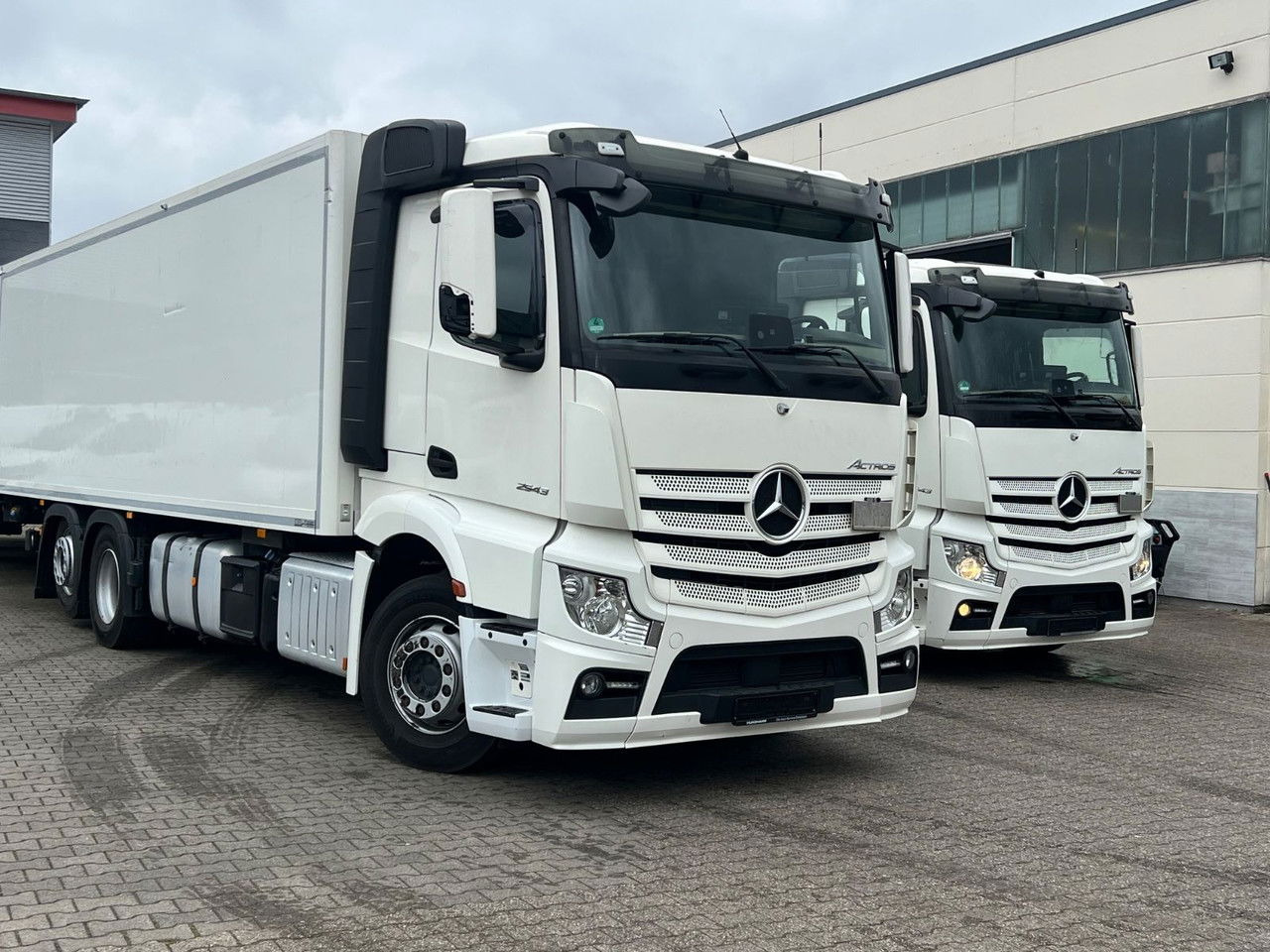 Mercedes-Benz Actros 2543 LBW Voll-Luft-Gefed-Lang Kof - Camión caja cerrada: foto 5 Mercedes-Benz Actros 2543 LBW Voll-Luft-Gefed-Lang Kof - Camión caja cerrada: foto 5