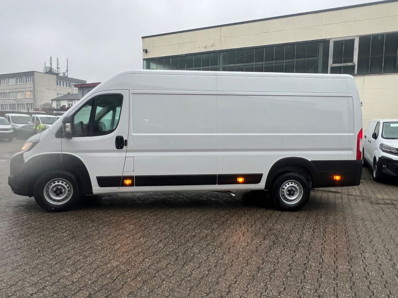 Opel Kasten 3,5 L4 H2 PS 180 Automatik+AHK Kasten 3,5 L4 H2 PS 180 Automatik+AHK - Furgón: foto 4 Opel Kasten 3,5 L4 H2 PS 180 Automatik+AHK Kasten 3,5 L4 H2 PS 180 Automatik+AHK - Furgón: foto 4