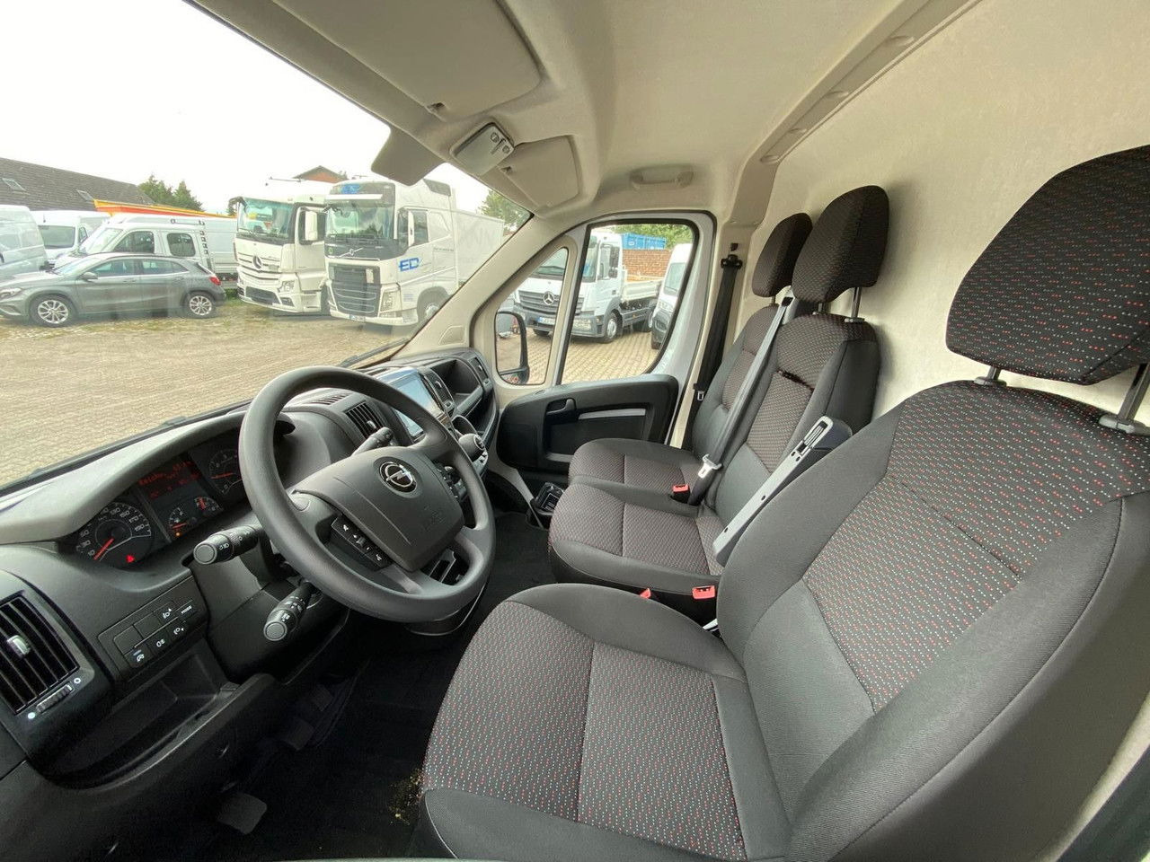 Furgón nuevo Opel Movano Cargo: foto 9