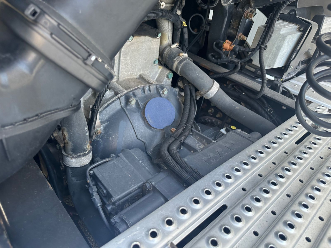 MAN TGX 18.460 XXL Intarder/Standklima - Cabeza tractora: foto 5 MAN TGX 18.460 XXL Intarder/Standklima - Cabeza tractora: foto 5