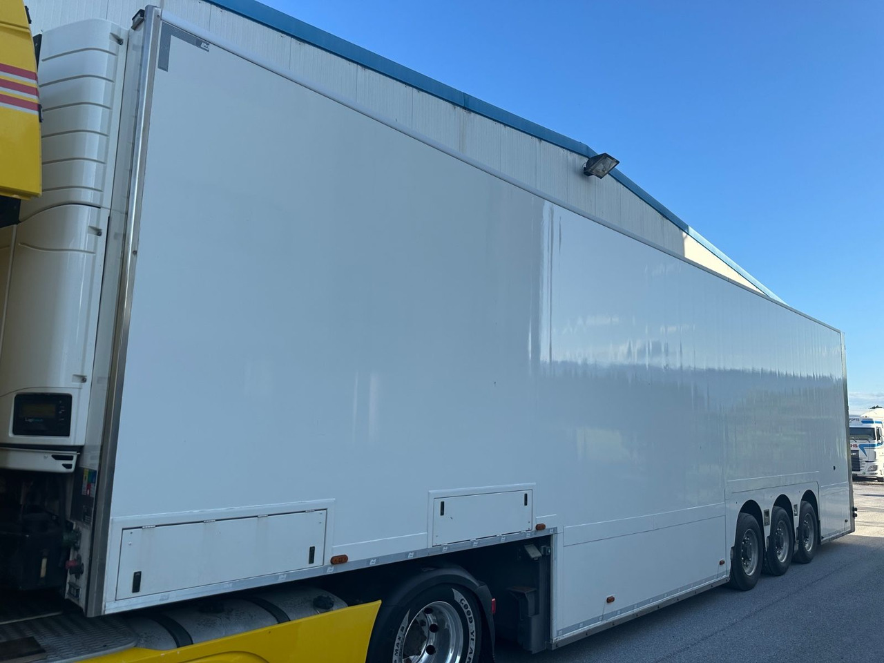Van Eck Dubbeldeck T3Z Carrier - Semirremolque caja cerrada: foto 1 Van Eck Dubbeldeck T3Z Carrier - Semirremolque caja cerrada: foto 1