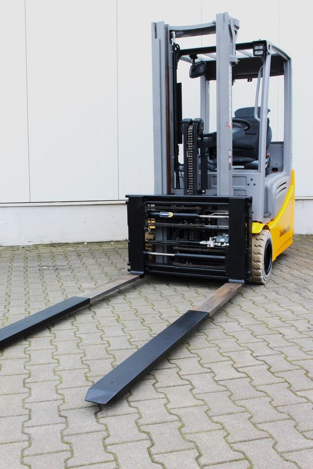 Carretilla elevadora eléctrica JUNGHEINRICH EFG318k - 2017 - 3664Std.: foto 15 Carretilla elevadora eléctrica JUNGHEINRICH EFG318k - 2017 - 3664Std.: foto 15