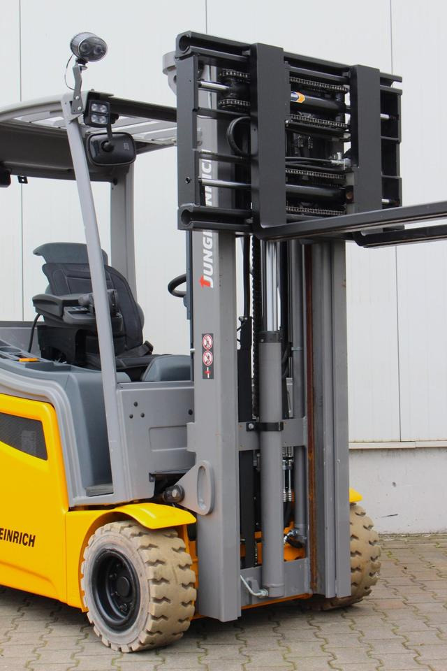 Carretilla elevadora eléctrica JUNGHEINRICH EFG318k - 2017 - 3664Std.: foto 17 Carretilla elevadora eléctrica JUNGHEINRICH EFG318k - 2017 - 3664Std.: foto 17