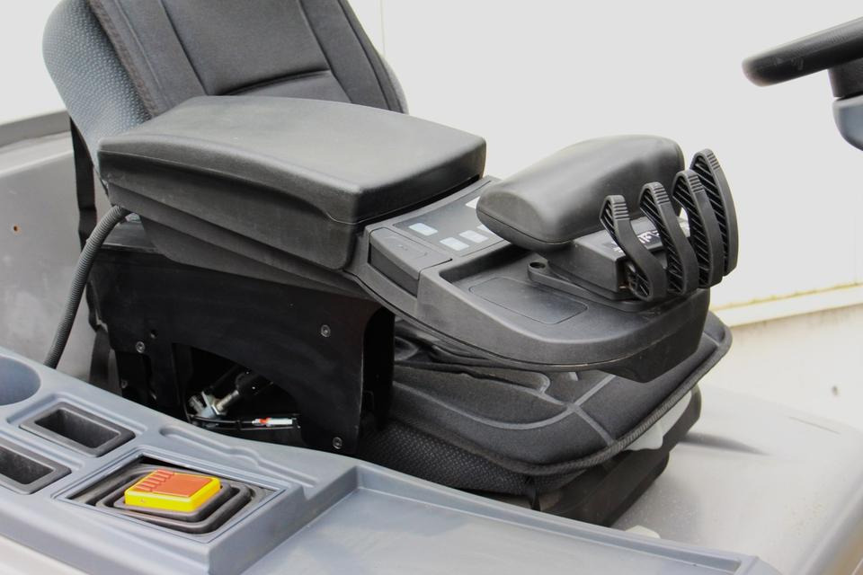 Carretilla elevadora eléctrica JUNGHEINRICH EFG318k - 2017 - 3664Std.: foto 9 Carretilla elevadora eléctrica JUNGHEINRICH EFG318k - 2017 - 3664Std.: foto 9