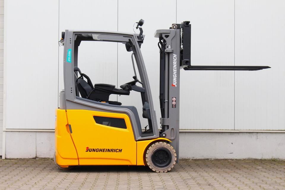 Carretilla elevadora eléctrica JUNGHEINRICH EFG318k - 2017 - 3664Std.: foto 11 Carretilla elevadora eléctrica JUNGHEINRICH EFG318k - 2017 - 3664Std.: foto 11