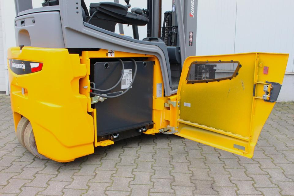 Carretilla elevadora eléctrica JUNGHEINRICH EFG318k - 2017 - 3664Std.: foto 18 Carretilla elevadora eléctrica JUNGHEINRICH EFG318k - 2017 - 3664Std.: foto 18