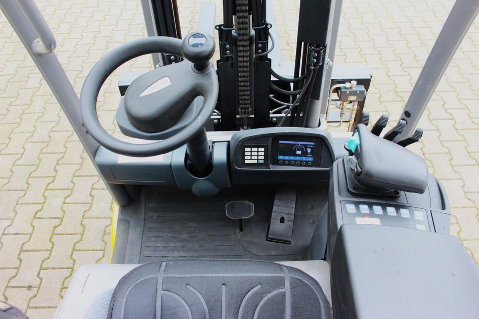 Carretilla elevadora eléctrica JUNGHEINRICH EFG318k - 2017 - 3664Std.: foto 10 Carretilla elevadora eléctrica JUNGHEINRICH EFG318k - 2017 - 3664Std.: foto 10