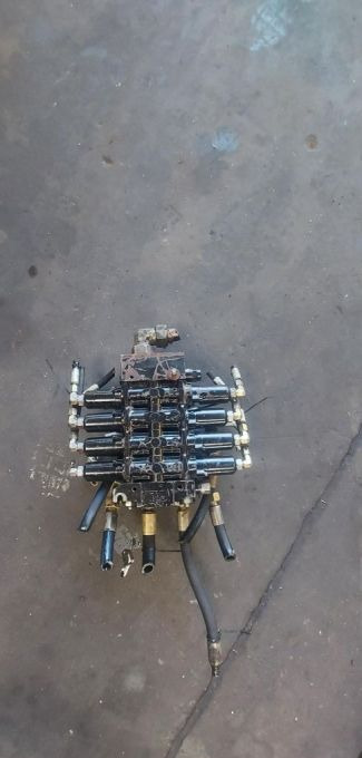 Rozdzielacz główny Kramer 342 - Hidráulica para Maquinaria de construcción: foto 2 Rozdzielacz główny Kramer 342 - Hidráulica para Maquinaria de construcción: foto 2