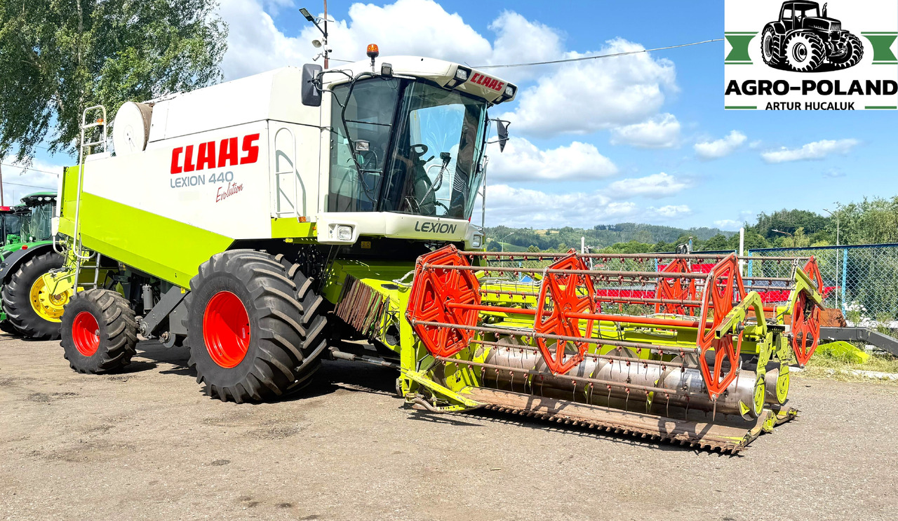 CLAAS LEXION 440 EVOLUTION - 2003 ROK + CLAAS C 540 SKŁADANY - 2007 ROK - Cosechadora de granos: foto 1 CLAAS LEXION 440 EVOLUTION - 2003 ROK + CLAAS C 540 SKŁADANY - 2007 ROK - Cosechadora de granos: foto 1