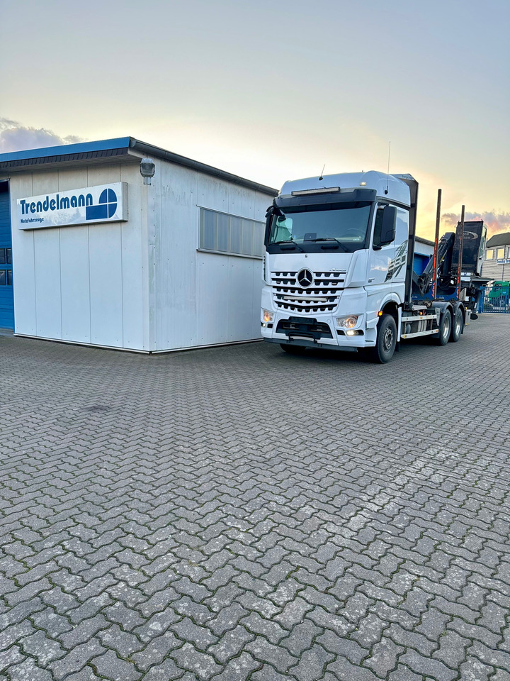 Mercedes Arocs 3358 L 6x4 Radstand 4500 Arocs 3358 L 6x4 Blatt-Luft Gefedert - Camión forestal: foto 3 Mercedes Arocs 3358 L 6x4 Radstand 4500 Arocs 3358 L 6x4 Blatt-Luft Gefedert - Camión forestal: foto 3