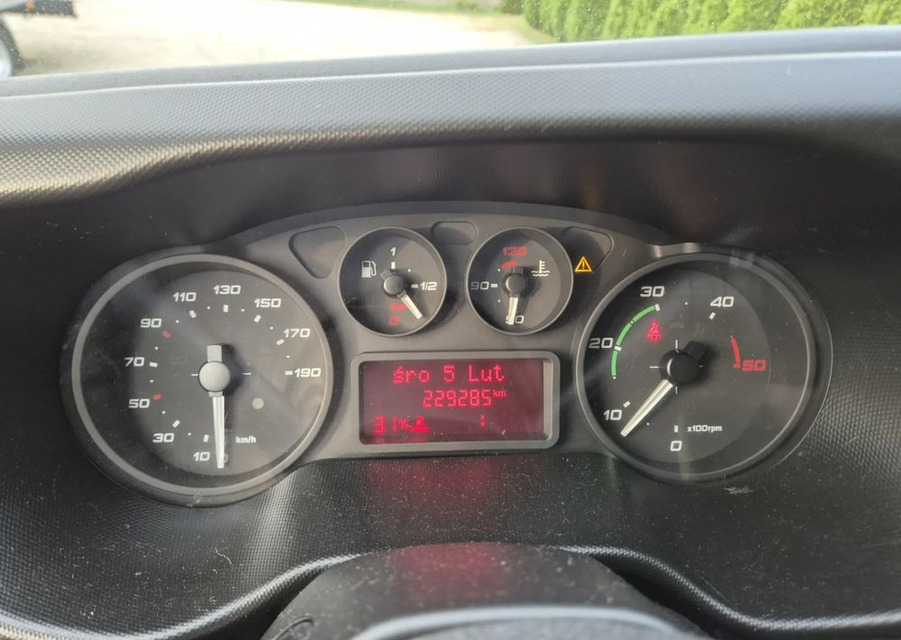 Furgoneta basculante Iveco 35C15 3.0: foto 8 Furgoneta basculante Iveco 35C15 3.0: foto 8