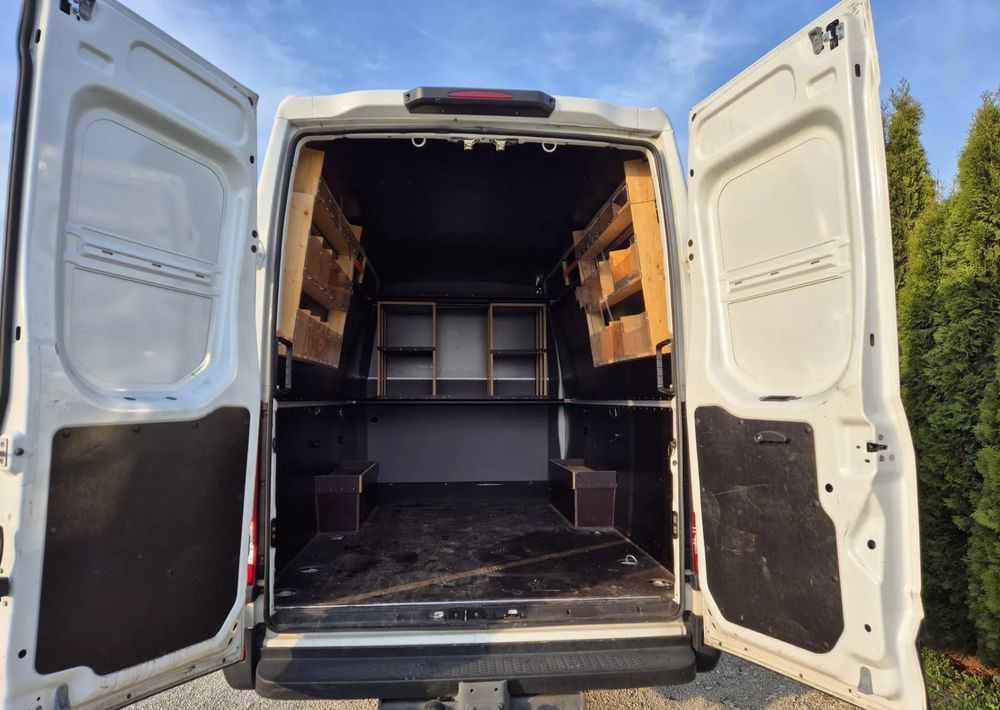 Iveco Iveco 35s18 3.0 180KM Brygadówka manual - Furgoneta combi: foto 4 Iveco Iveco 35s18 3.0 180KM Brygadówka manual - Furgoneta combi: foto 4