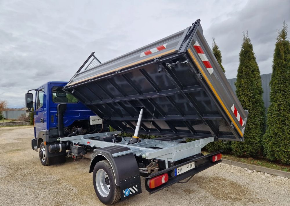 Nissan Atleon 3.0 - Furgoneta basculante: foto 4 Nissan Atleon 3.0 - Furgoneta basculante: foto 4