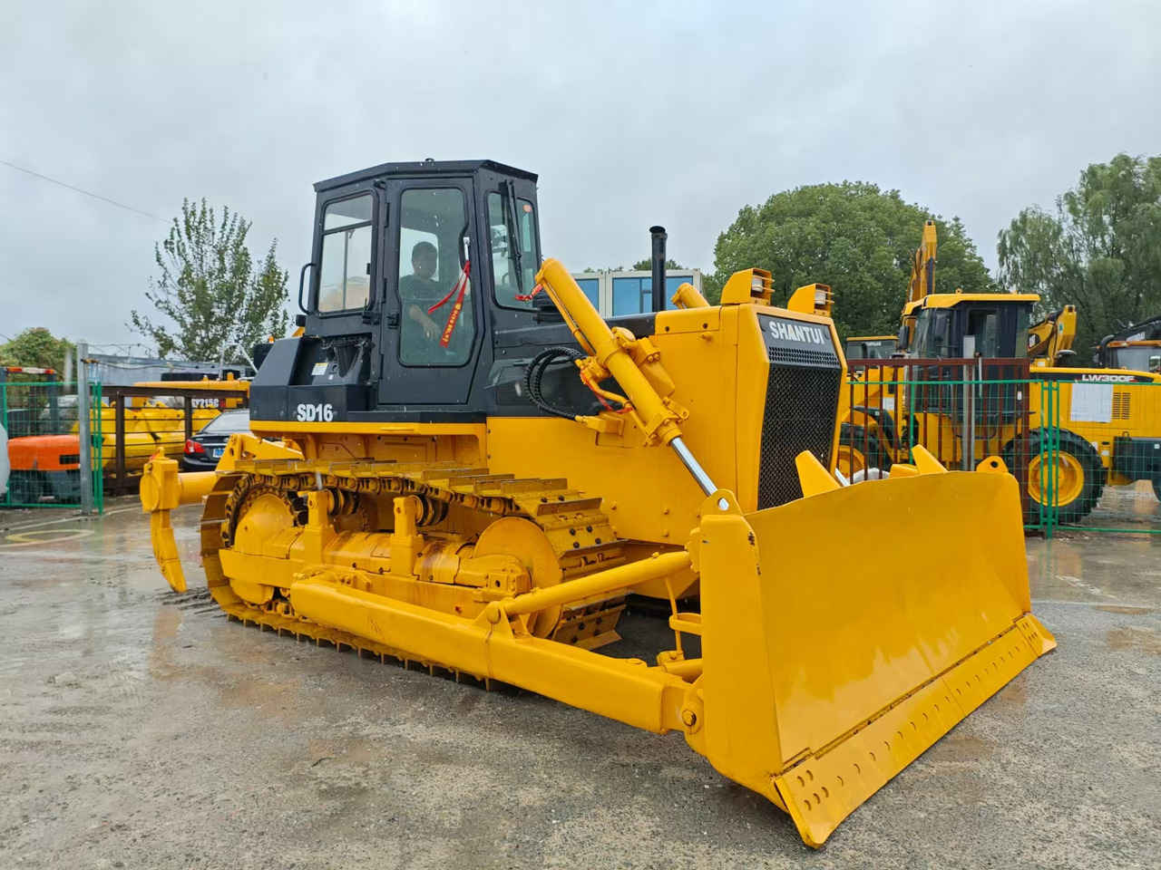 SHANTUI sd16 bullldozer made in china low price for sale - Bulldozer: foto 1 SHANTUI sd16 bullldozer made in china low price for sale - Bulldozer: foto 1