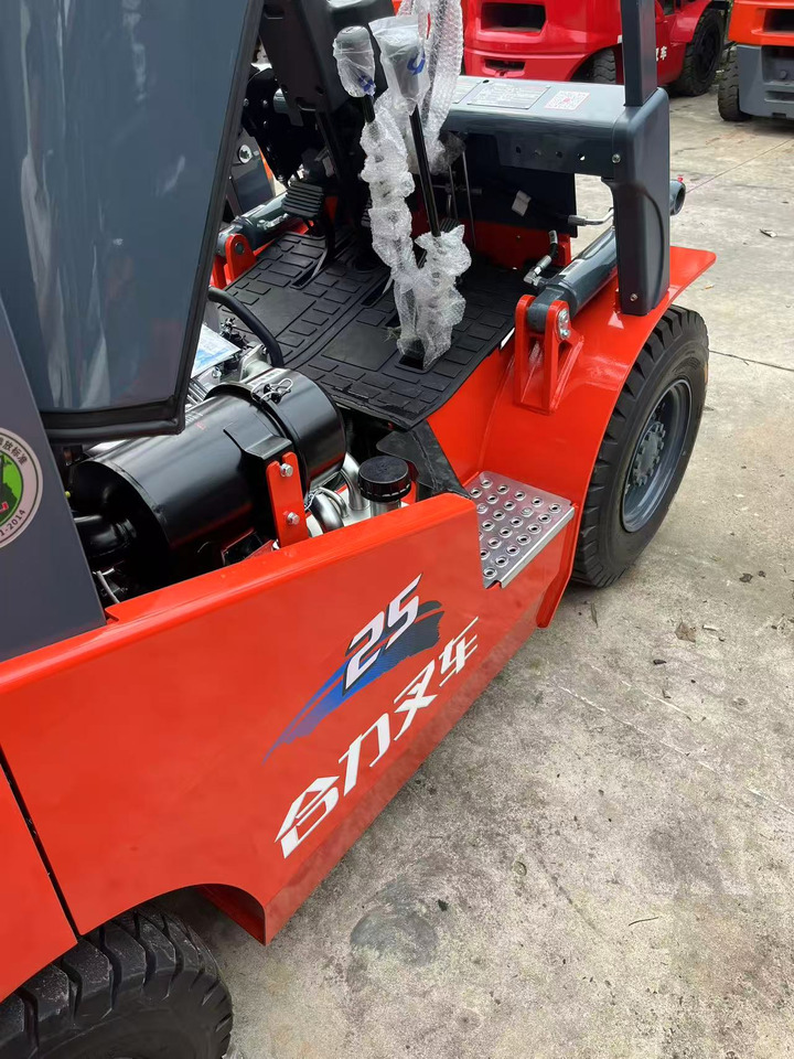 Heli brand new 2.5T diesel forklift famous China brand (Clamp available) - Carretilla elevadora diésel: foto 2 Heli brand new 2.5T diesel forklift famous China brand (Clamp available) - Carretilla elevadora diésel: foto 2