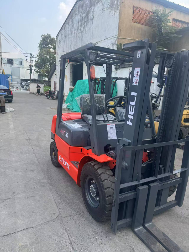Heli stock new 2024 model 3T diesel forklift Customizable Mast & Clamp - Carretilla elevadora diésel: foto 2 Heli stock new 2024 model 3T diesel forklift Customizable Mast & Clamp - Carretilla elevadora diésel: foto 2