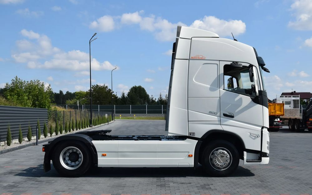 Volvo FH500 / EURO 6 / NOWY MODEL / KLIMATYZACJA POSTOJOWA / ACC / LEDY / 2 ZBIORNIKI PALIWA / FULL SPILERY / 2022 / SERWISOWANY / SPROWADZONY - Cabeza tractora: foto 4 Volvo FH500 / EURO 6 / NOWY MODEL / KLIMATYZACJA POSTOJOWA / ACC / LEDY / 2 ZBIORNIKI PALIWA / FULL SPILERY / 2022 / SERWISOWANY / SPROWADZONY - Cabeza tractora: foto 4