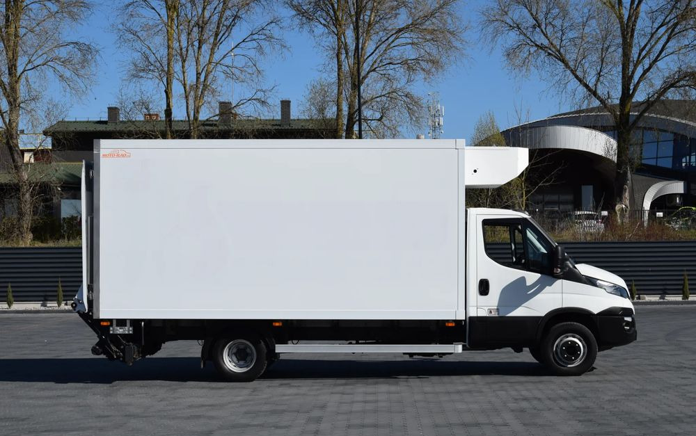 Iveco DAILY 70C18 / 3.0 - 180 KM / AUTOMAT HI-MATIC / 3 OSOBY / CHŁODNIA - MROŹNIA 4,55 M / AGREGAD FRIGOBLOCK / WINDA SORENSEN / KLIMA / TEMPOMAT / KAMERA COFANIA / REGULOWANE ZAWIESZENIE / SERWISOWA - Camión frigorífico: foto 4 Iveco DAILY 70C18 / 3.0 - 180 KM / AUTOMAT HI-MATIC / 3 OSOBY / CHŁODNIA - MROŹNIA 4,55 M / AGREGAD FRIGOBLOCK / WINDA SORENSEN / KLIMA / TEMPOMAT / KAMERA COFANIA / REGULOWANE ZAWIESZENIE / SERWISOWA - Camión frigorífico: foto 4