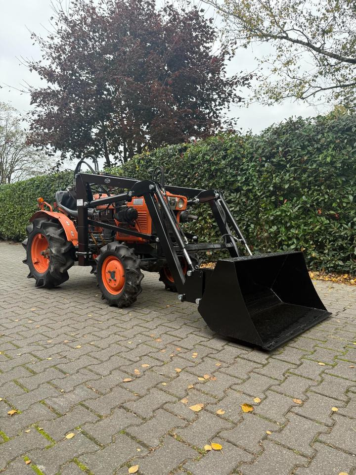 Angebot Kleintraktor Kubota B7001 mit Frontlader - Mini tractor: foto 2 Angebot Kleintraktor Kubota B7001 mit Frontlader - Mini tractor: foto 2