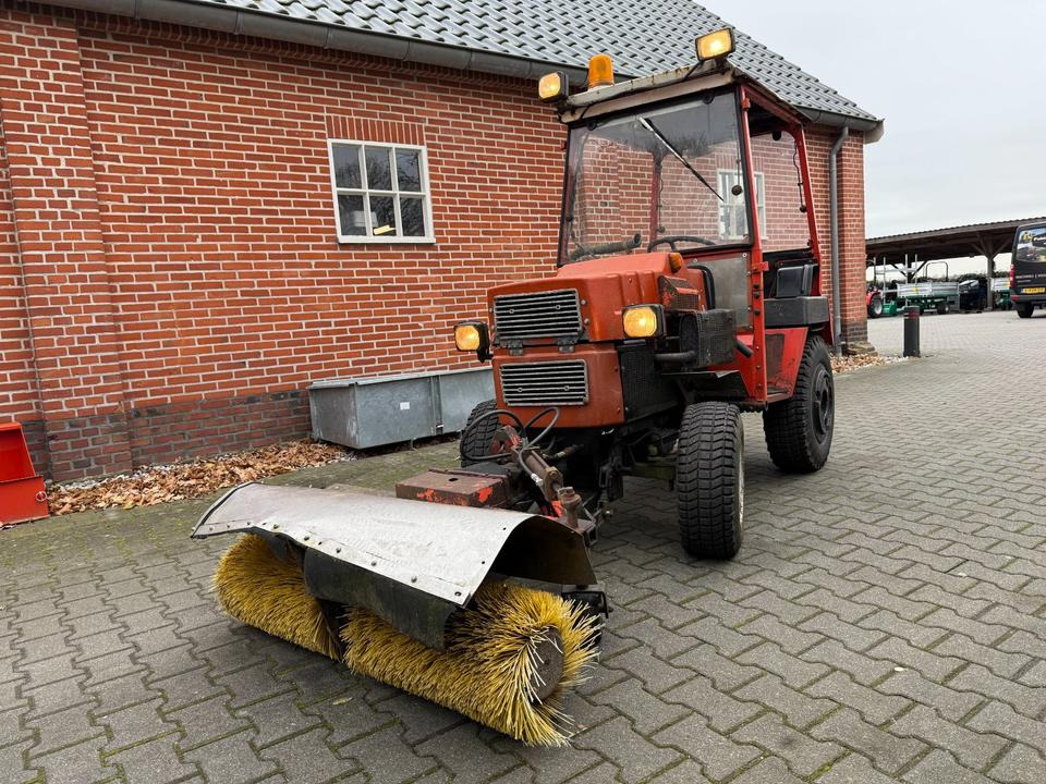 Kleintraktor Hako 3800D Hydrostat mit hydraulischer Kehrbürste - Mini tractor: foto 2 Kleintraktor Hako 3800D Hydrostat mit hydraulischer Kehrbürste - Mini tractor: foto 2