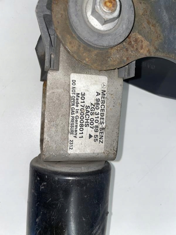 AMORTYZATOR WSPORNIK KABINY ACTROS A9603106955 - Suspensión de cabina para Camión: foto 2 AMORTYZATOR WSPORNIK KABINY ACTROS A9603106955 - Suspensión de cabina para Camión: foto 2
