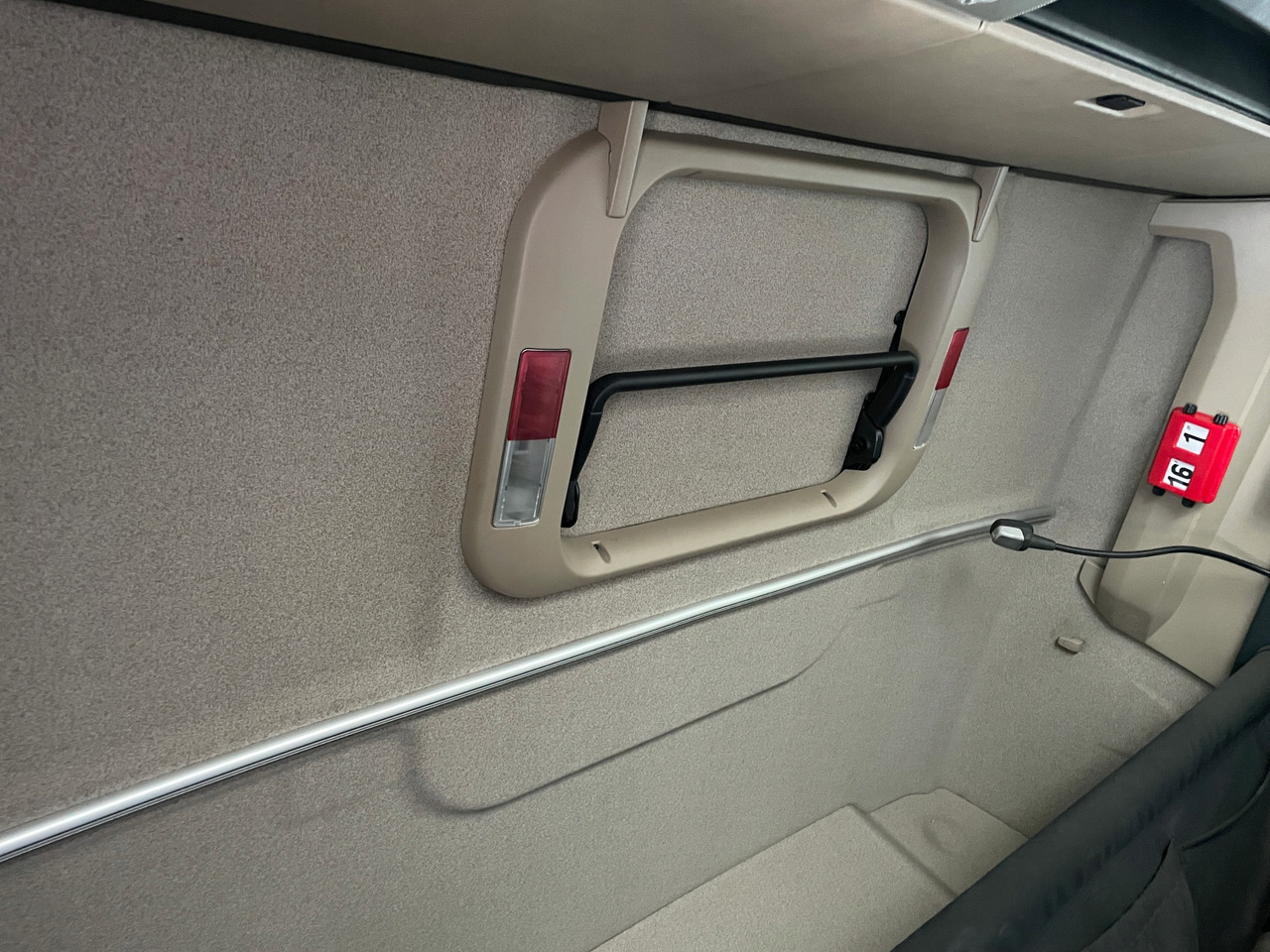 GOŁA KABINA MAN TGX XLX 2019 ROK LIFT ŚRODEK BEŻOWY EURO 6 - Cabina para Camión: foto 3 GOŁA KABINA MAN TGX XLX 2019 ROK LIFT ŚRODEK BEŻOWY EURO 6 - Cabina para Camión: foto 3