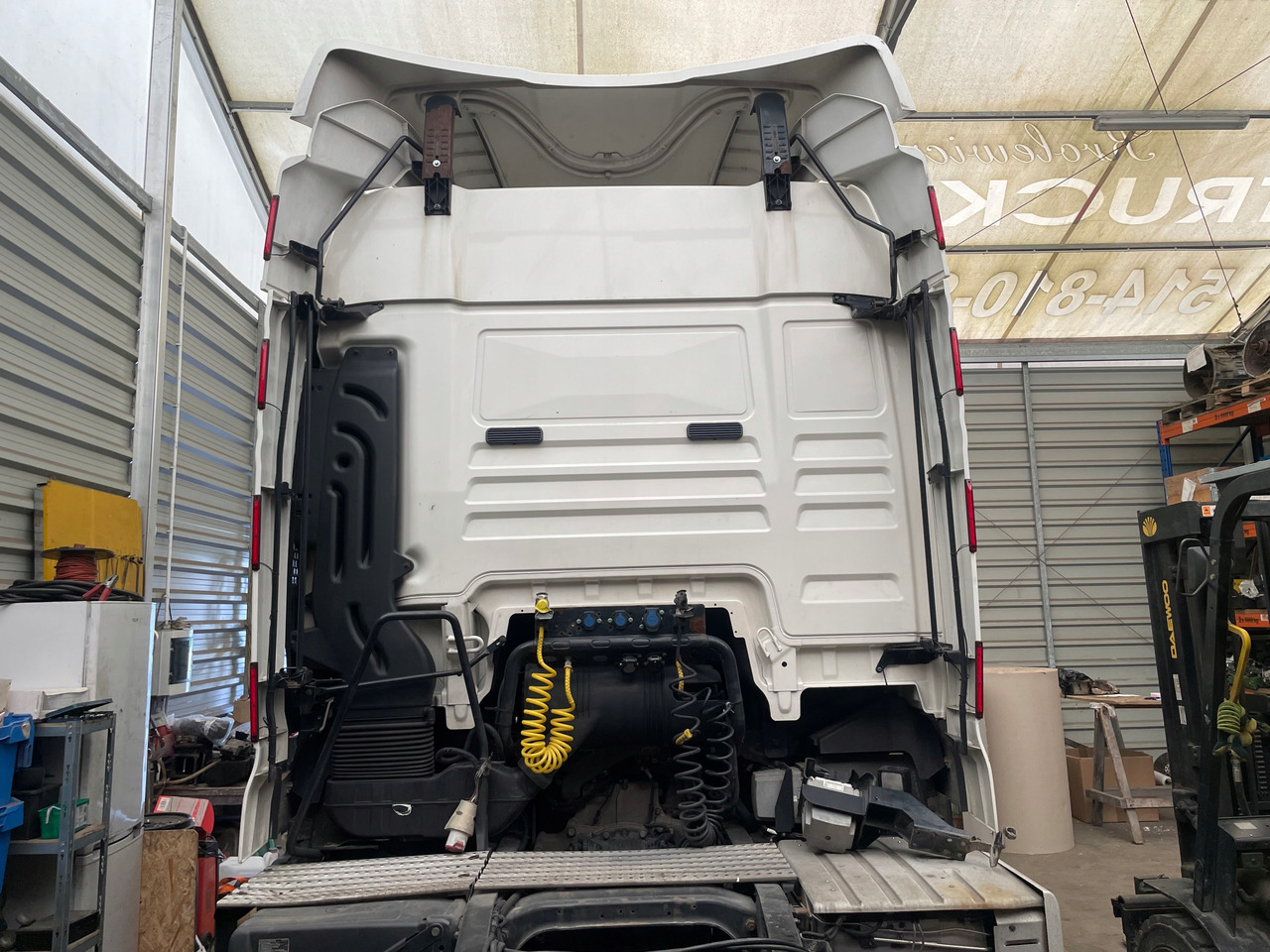 GOŁA KABINA MAN TGX XLX BIAŁA EURO 6 KOLOR RAL 9010 - Cabina para Camión: foto 2 GOŁA KABINA MAN TGX XLX BIAŁA EURO 6 KOLOR RAL 9010 - Cabina para Camión: foto 2