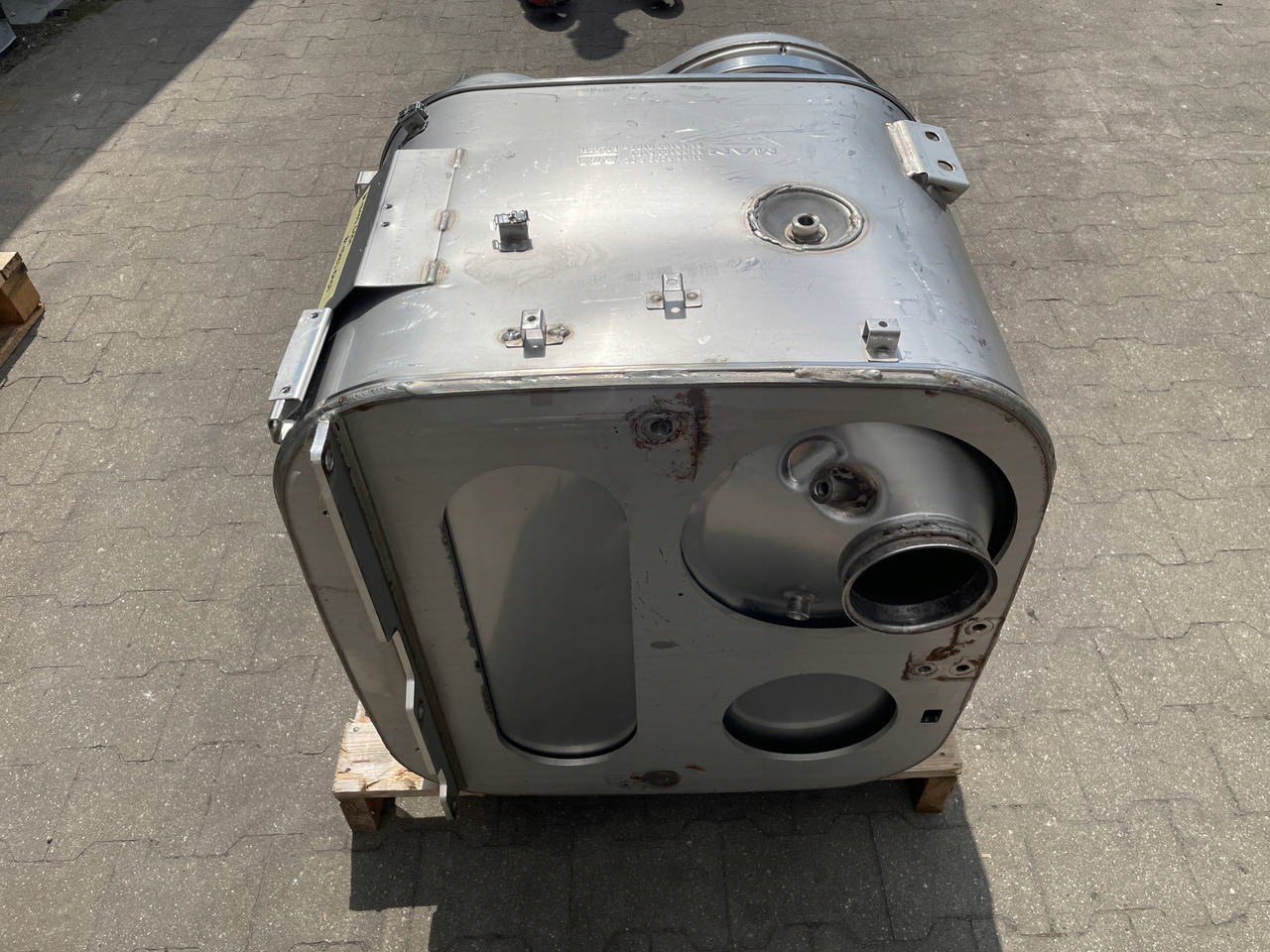 KATALIZATOR MAN TGX TGS EURO 6 DPF TŁUMIK WYDECH 81151036101 - Convertidor catalítico para Camión: foto 5 KATALIZATOR MAN TGX TGS EURO 6 DPF TŁUMIK WYDECH 81151036101 - Convertidor catalítico para Camión: foto 5