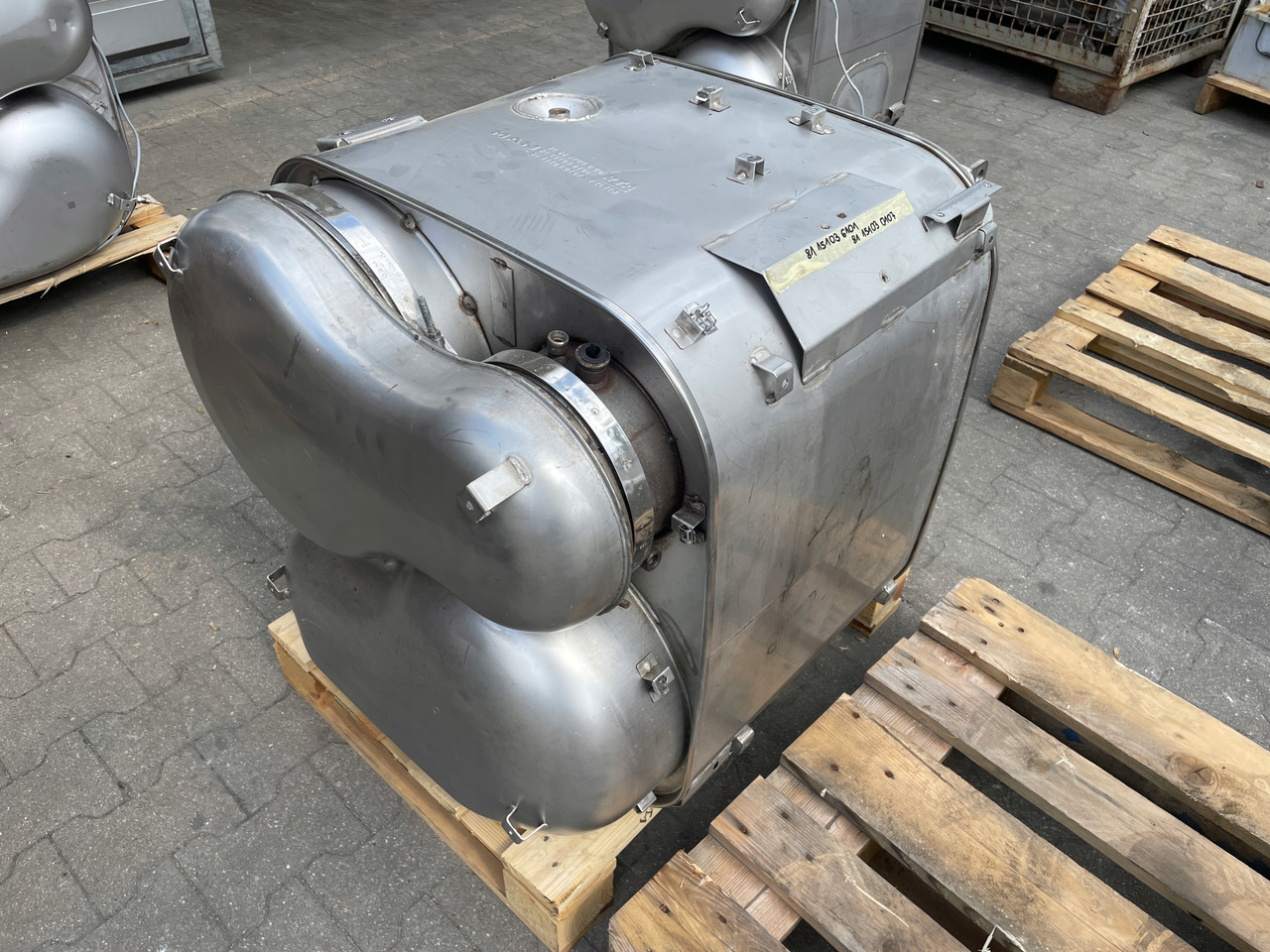 KATALIZATOR MAN TGX TGS EURO 6 DPF TŁUMIK WYDECH 81151036101 - Convertidor catalítico para Camión: foto 3 KATALIZATOR MAN TGX TGS EURO 6 DPF TŁUMIK WYDECH 81151036101 - Convertidor catalítico para Camión: foto 3