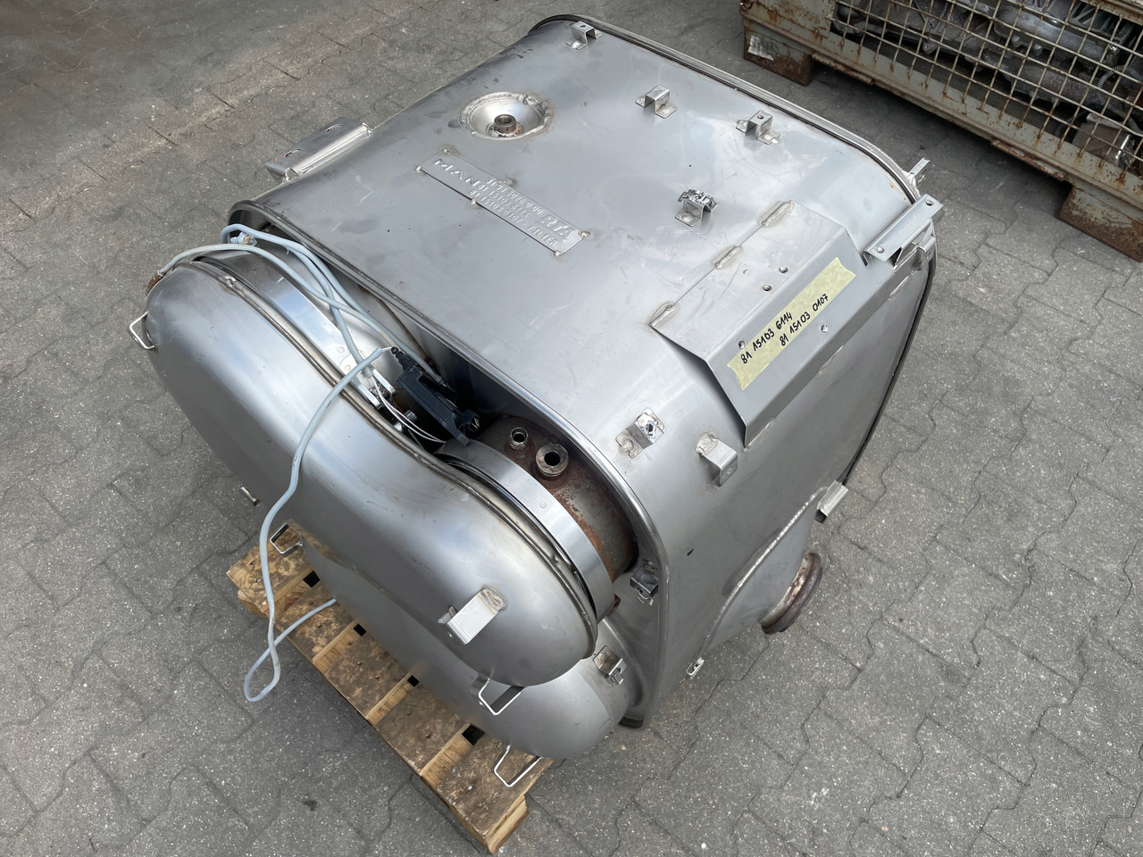 KATALIZATOR MAN TGX TGS EURO 6 DPF TŁUMIK WYDECH 81151036114 - Tubo de escape para Camión: foto 1 KATALIZATOR MAN TGX TGS EURO 6 DPF TŁUMIK WYDECH 81151036114 - Tubo de escape para Camión: foto 1