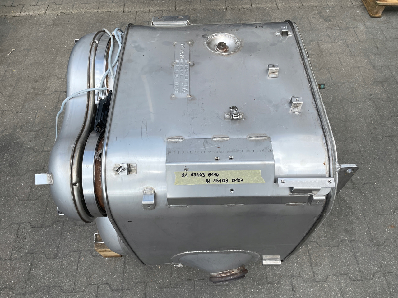 KATALIZATOR MAN TGX TGS EURO 6 DPF TŁUMIK WYDECH 81151036114 - Tubo de escape para Camión: foto 2 KATALIZATOR MAN TGX TGS EURO 6 DPF TŁUMIK WYDECH 81151036114 - Tubo de escape para Camión: foto 2